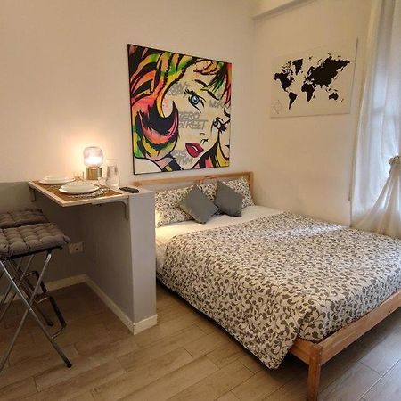 Appartamento Monolocale in Corso Porta Nuova Milano Esterno foto